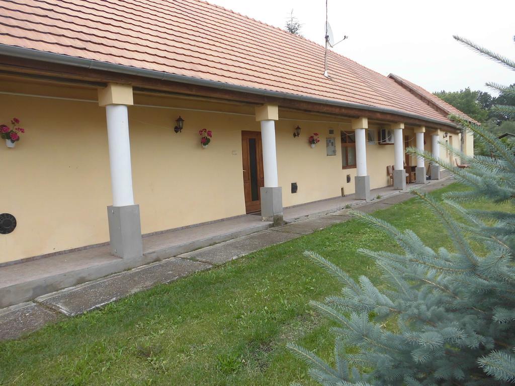 Fenyves Apartman Sárospatak Exterior foto