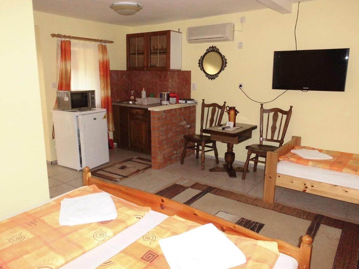 Fenyves Apartman Sárospatak Exterior foto