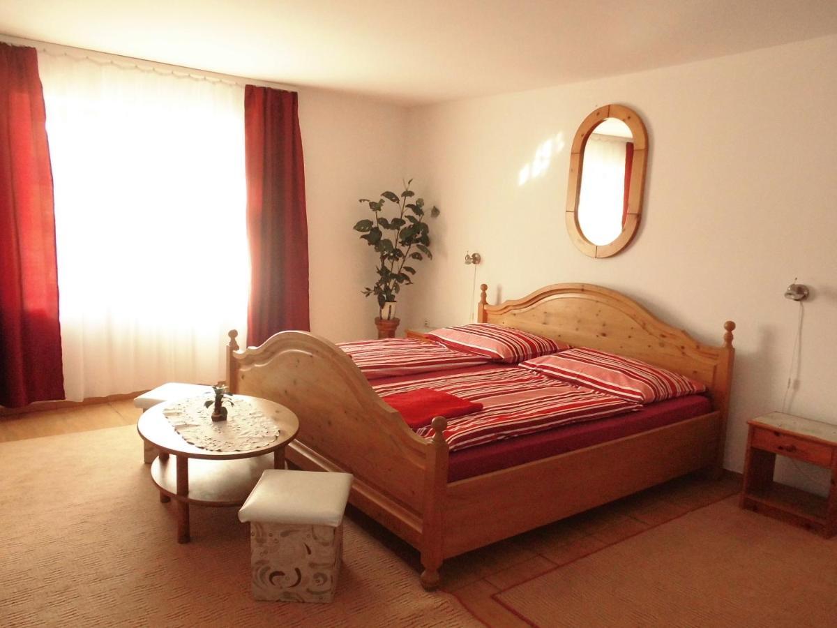 Fenyves Apartman Sárospatak Exterior foto